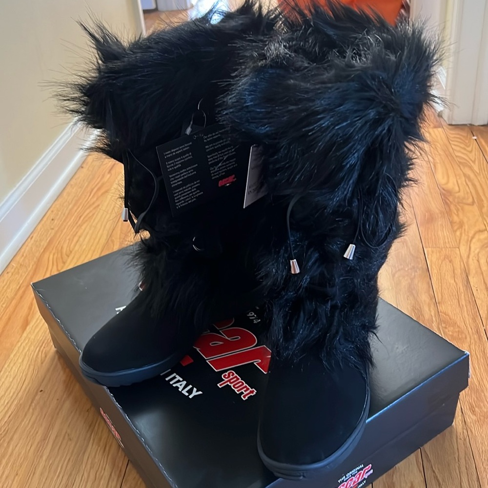 Oscar sport faux fur black boots size 9